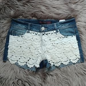 🔴 CLEARANCE 6/$20 Lace jean shorts